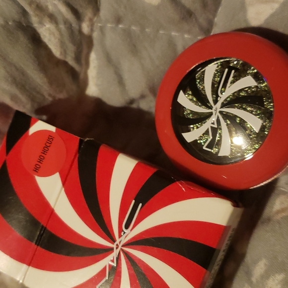 🌟HP🌟🧚♀️HO HO HOCUS! MAC RARE Cosmetics DuoChrome Eyeshadow NWT - Picture 8 of 8